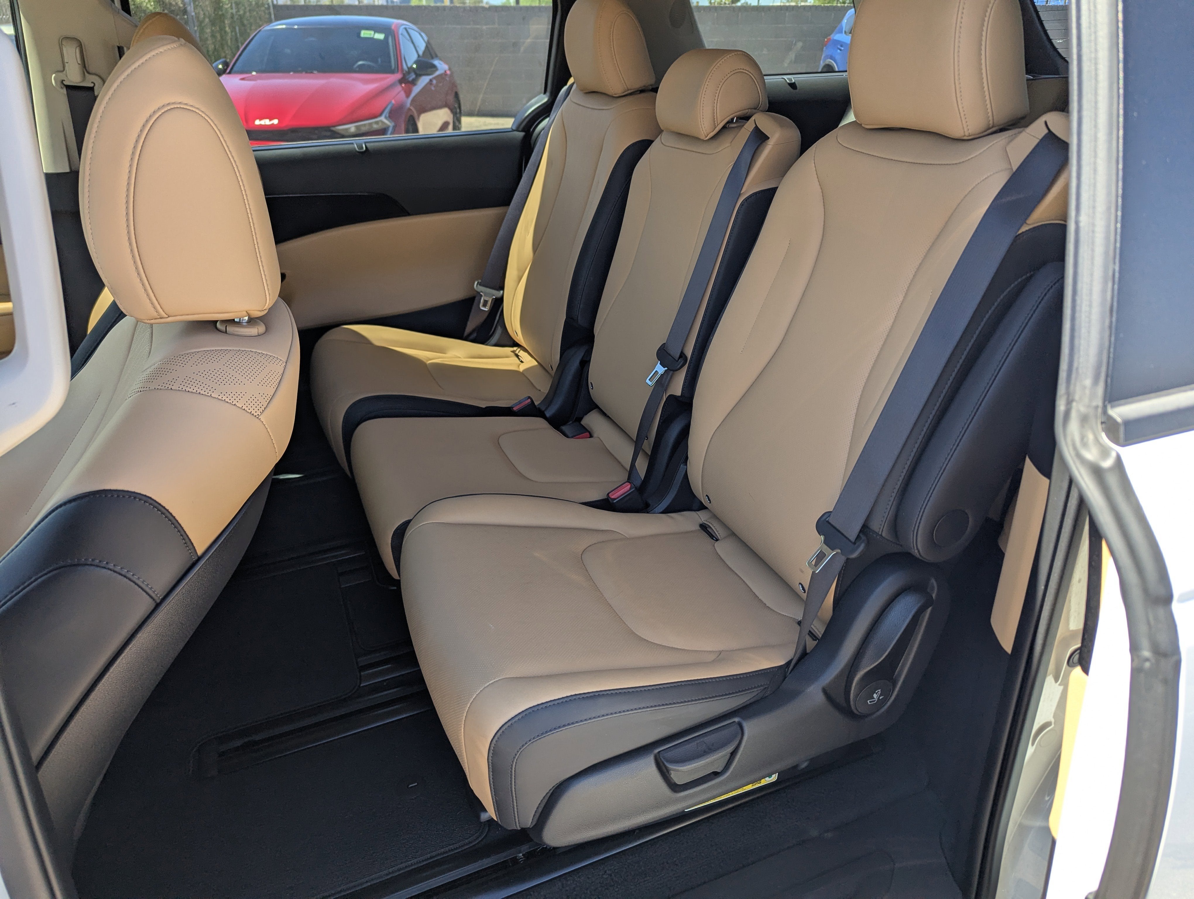 2024 Kia Carnival EX